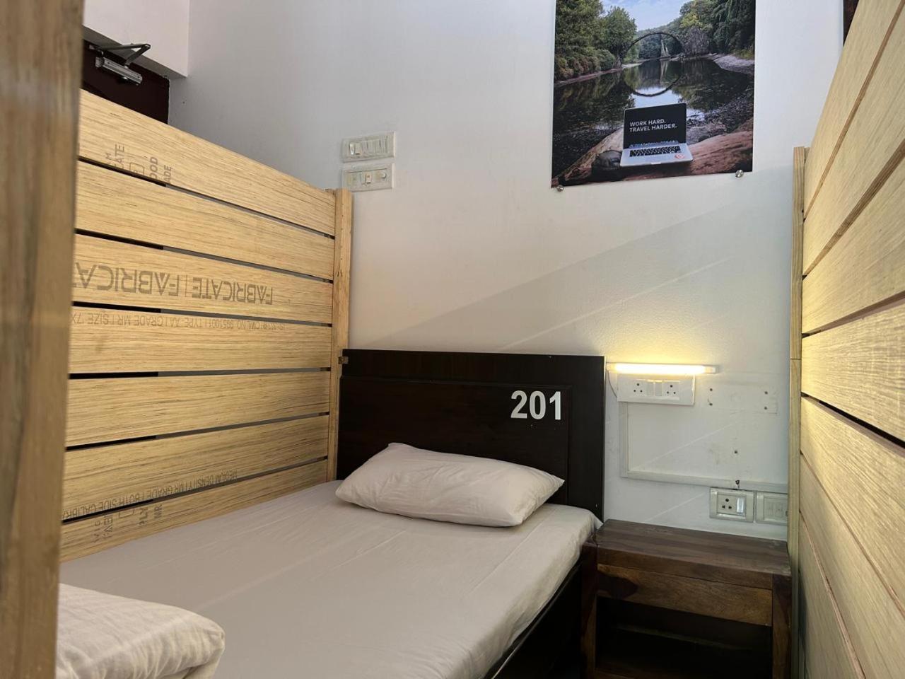 Hostel Lifespace- Twin Bungalow With Pods, Bunks, Private Rooms, Cowork & Cafe Pune Exterior foto